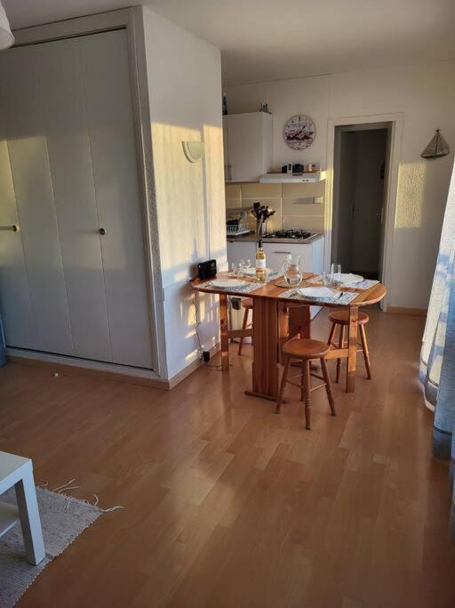 Charmant Appartement ! Ле Баркарес Экстерьер фото